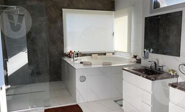 Casa en venta - Barrio Terralagos, Canning