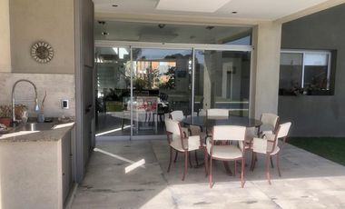 Casa en venta - Barrio Terralagos, Canning