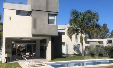Casa en venta - Barrio Terralagos, Canning