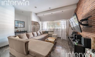 Casa - 6 ambientes - 2 Plantas - Cochera - Parque Chacabuco - VENTA