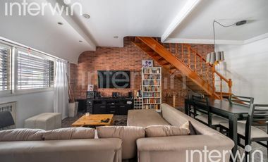 Casa - 6 ambientes - 2 Plantas - Cochera - Parque Chacabuco - VENTA