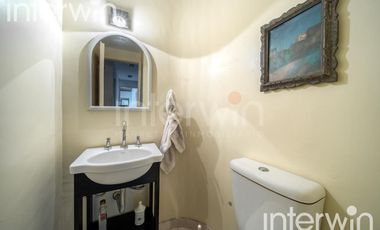 Casa - 6 ambientes - 2 Plantas - Cochera - Parque Chacabuco - VENTA