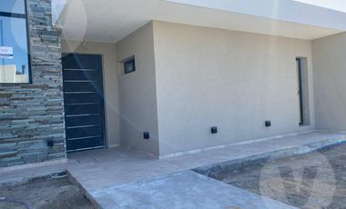 Casa en venta con renta - Barrio La Providencia, Canning