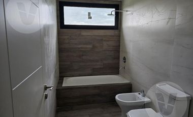 Casa en venta con renta - Barrio La Providencia, Canning