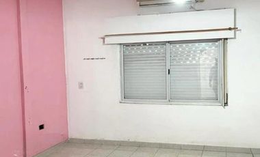 Casa en venta - 4 Dormitorios 2 Baños - Cochera - 400Mts2 - Merlo