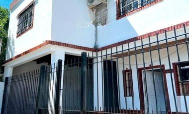 Casa en venta - 4 Dormitorios 2 Baños - Cochera - 400Mts2 - Merlo