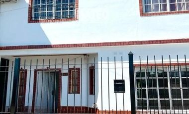 Casa en venta - 4 Dormitorios 2 Baños - Cochera - 400Mts2 - Merlo
