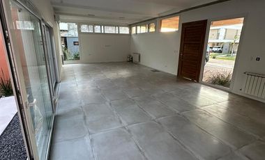 Casa 4 ambientes con pileta en alquiler - Greenville Polo Resort