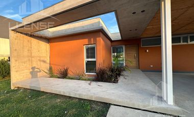 Casa 4 ambientes con pileta en alquiler - Greenville Polo Resort