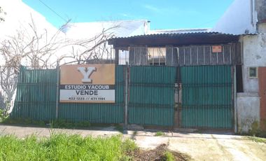 Casa en alquiler - 1 Dormitorio 1 Baño - Cochera - 180Mts2 - La Plata