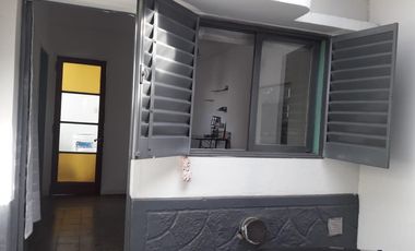 Casa en alquiler - 1 Dormitorio 1 Baño - Cochera - 180Mts2 - La Plata