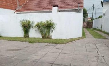 Casa en venta - 4 Dormitorios 2 Baños - Cochera - 140Mts2 - San Bernardo del Tuyú
