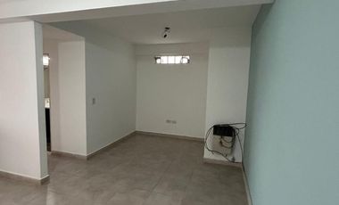 Departamento 2 ambientes con cochera a solo edia cuadrta de Av. Yrigoyen Banfield Oeste