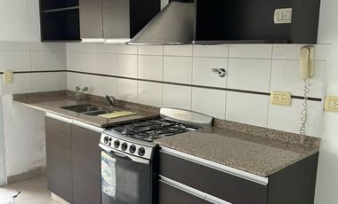 Departamento 2 ambientes con cochera a solo edia cuadrta de Av. Yrigoyen Banfield Oeste