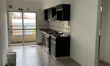 Departamento 2 ambientes con cochera a solo edia cuadrta de Av. Yrigoyen Banfield Oeste