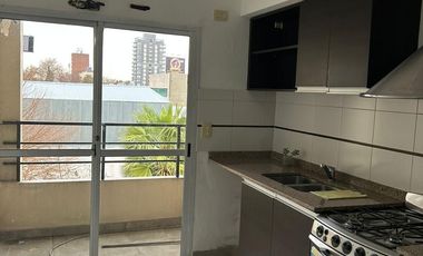 Departamento 2 ambientes con cochera a solo edia cuadrta de Av. Yrigoyen Banfield Oeste