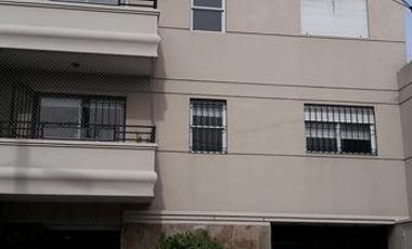 Departamento 2 ambientes con cochera a solo edia cuadrta de Av. Yrigoyen Banfield Oeste