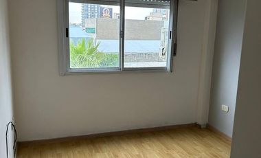 Departamento 2 ambientes con cochera a solo edia cuadrta de Av. Yrigoyen Banfield Oeste