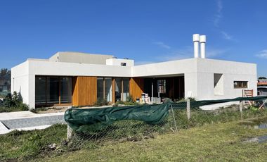 VENTA Casa de 4 ambientes a estrenar. Arenas Chico, Mar del Plata
