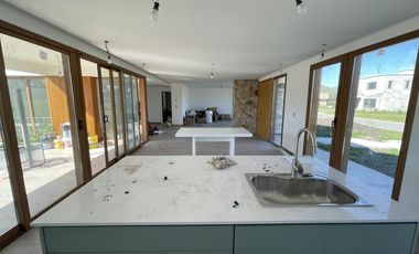 VENTA Casa de 4 ambientes a estrenar. Arenas Chico, Mar del Plata