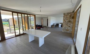 VENTA Casa de 4 ambientes a estrenar. Arenas Chico, Mar del Plata