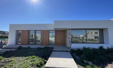 VENTA Casa de 4 ambientes a estrenar. Arenas Chico, Mar del Plata