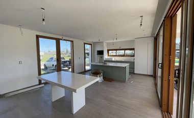 VENTA Casa de 4 ambientes a estrenar. Arenas Chico, Mar del Plata