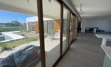VENTA Casa de 4 ambientes a estrenar. Arenas Chico, Mar del Plata