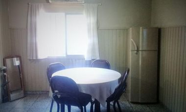 Casa en venta - 4 Dormitorios 2 Baños - Cochera - 240Mts2 - Valentín Alsina, Lanús