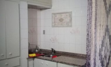 Casa en venta - 4 Dormitorios 2 Baños - Cochera - 240Mts2 - Valentín Alsina, Lanús