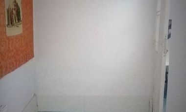 Casa en venta - 4 Dormitorios 2 Baños - Cochera - 240Mts2 - Valentín Alsina, Lanús