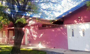 Casa en venta - 4 Dormitorios 2 Baños - Cochera - 240Mts2 - Valentín Alsina, Lanús