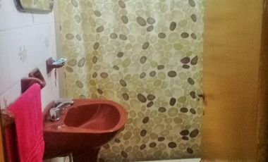 Casa en venta - 4 Dormitorios 2 Baños - Cochera - 240Mts2 - Valentín Alsina, Lanús