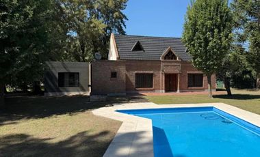 Casa en venta - 2 Dormitorios 1 Baño - Cochera - 1.500Mts2 - San Vicente