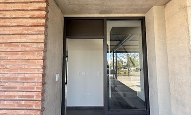 LA CALANDRIA - DUPLEX A ESTRENAR - FRENTE A PLAZA!