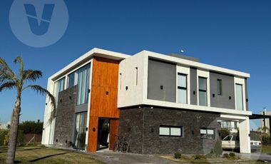 Casa en venta - Barrio Lagos de Canning