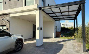 Casa en venta - Barrio Lagos de Canning