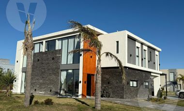 Casa en venta - Barrio Lagos de Canning