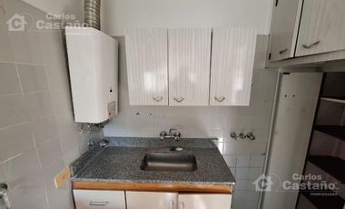 Depto. 2 Amb. al Contrafrente, 1º Piso por Escalera