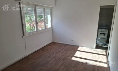 Depto. 2 Amb. al Contrafrente, 1º Piso por Escalera