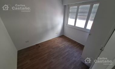 Depto. 2 Amb. al Contrafrente, 1º Piso por Escalera