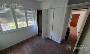 Depto. 2 Amb. al Contrafrente, 1º Piso por Escalera