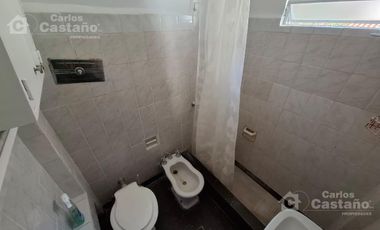 Depto. 2 Amb. al Contrafrente, 1º Piso por Escalera