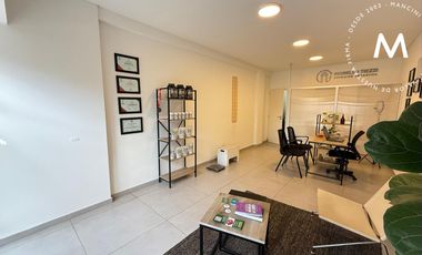 Local en venta con dos baños - Villa Ballester Centro