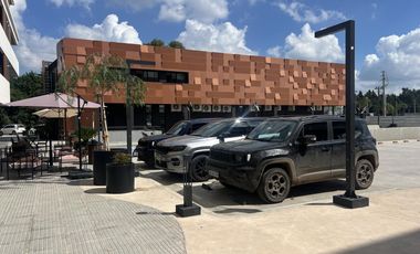 Local en  complejo Via Vento Canning