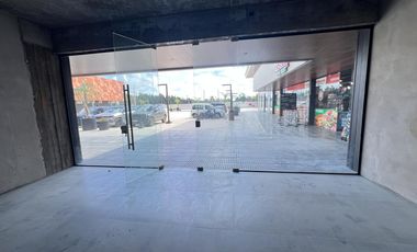 Local en  complejo Via Vento Canning