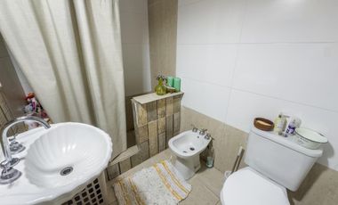 Casa en venta - 2 Dormitorios 1 Baño - 330Mts2 - Caseros