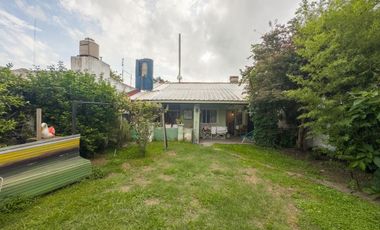 Casa en venta - 2 Dormitorios 1 Baño - 330Mts2 - Caseros