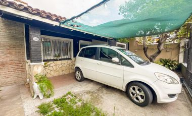 Casa en venta - 2 Dormitorios 1 Baño - 330Mts2 - Caseros