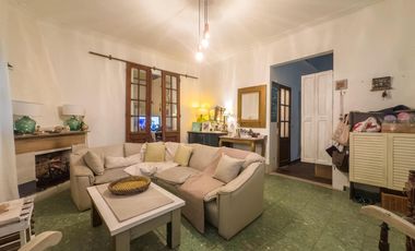 Casa en venta - 2 Dormitorios 1 Baño - 330Mts2 - Caseros